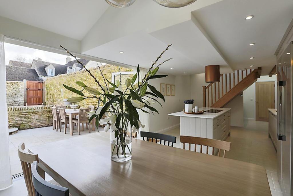 Luxury Cotswold Cottage With Hot Tub In Stow On The Wold! Exteriör bild